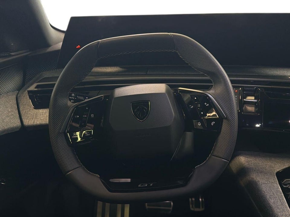 Peugeot e-3008 77 GT Pack 5d