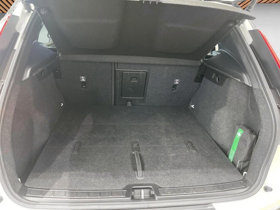 Volvo XC40 ReCharge Extended Range Plus 5d