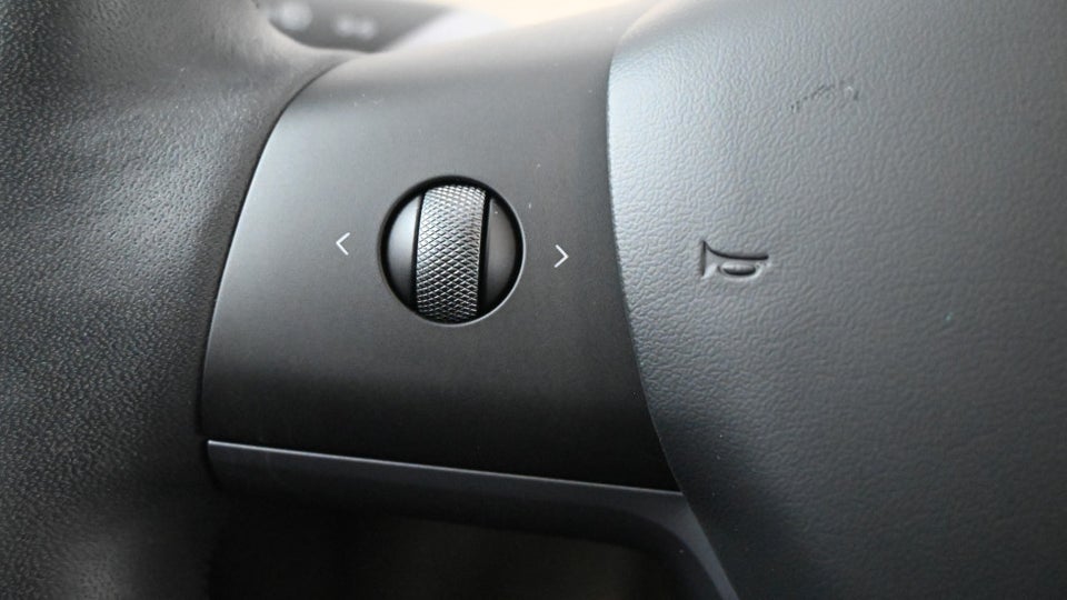 Tesla Model Y Long Range AWD 5d