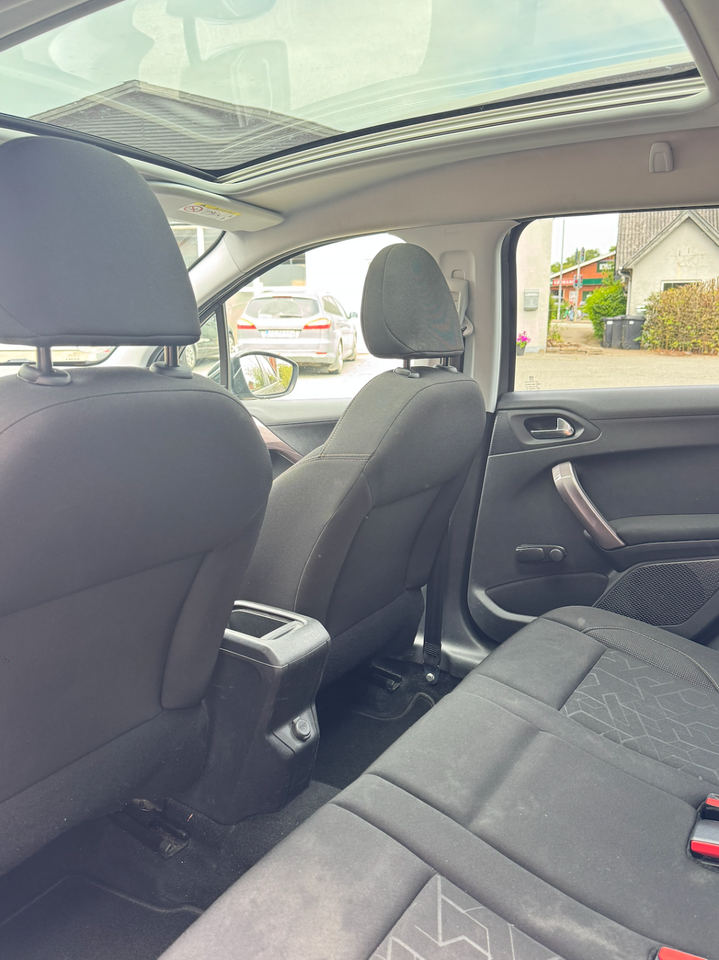 Peugeot 2008 1,2 VTi 82 Active Sky 5d