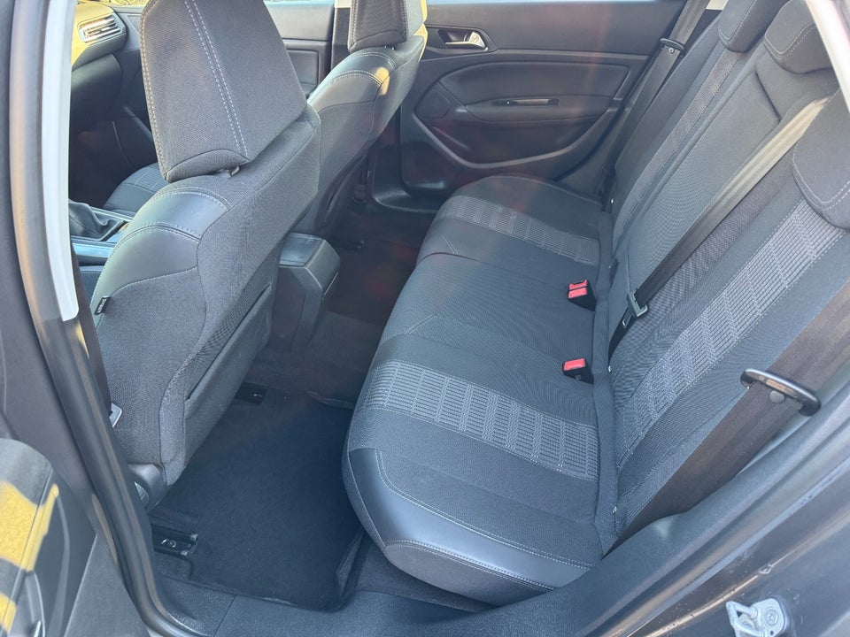 Peugeot 308 1,6 BlueHDi 120 Allure Sky 5d