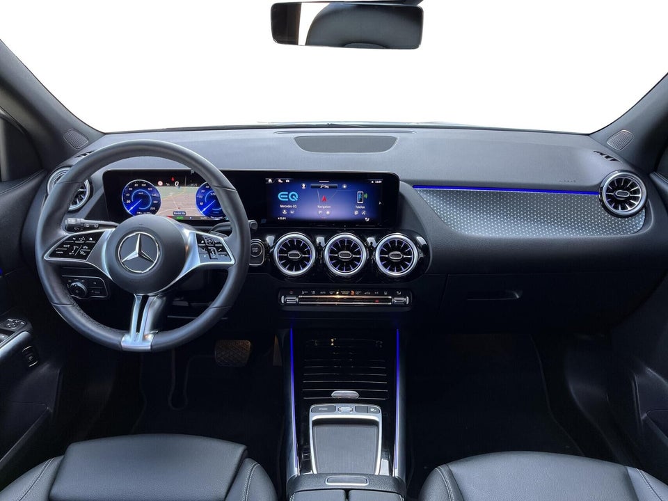 Mercedes EQA300 4Matic 5d