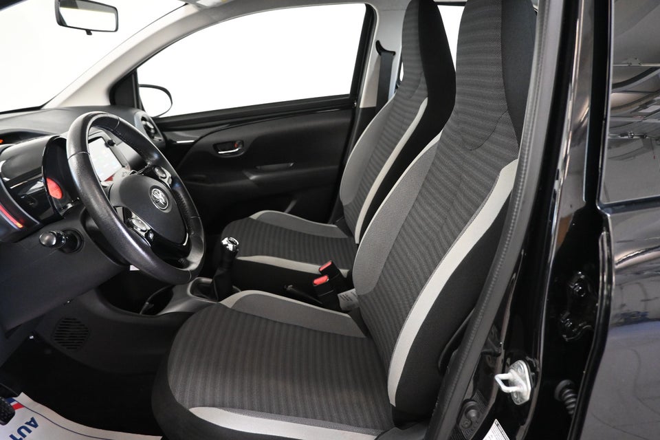 Toyota Aygo 1,0 VVT-i x-play 5d