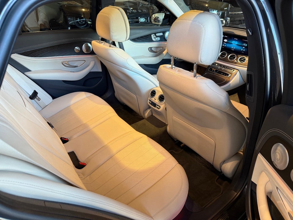 Mercedes E300 de 2,0 AMG Line stc. aut. 4Matic 5d