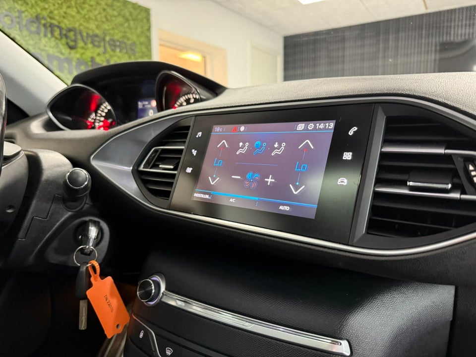 Peugeot 308 1,5 BlueHDi 130 Allure Sky 5d