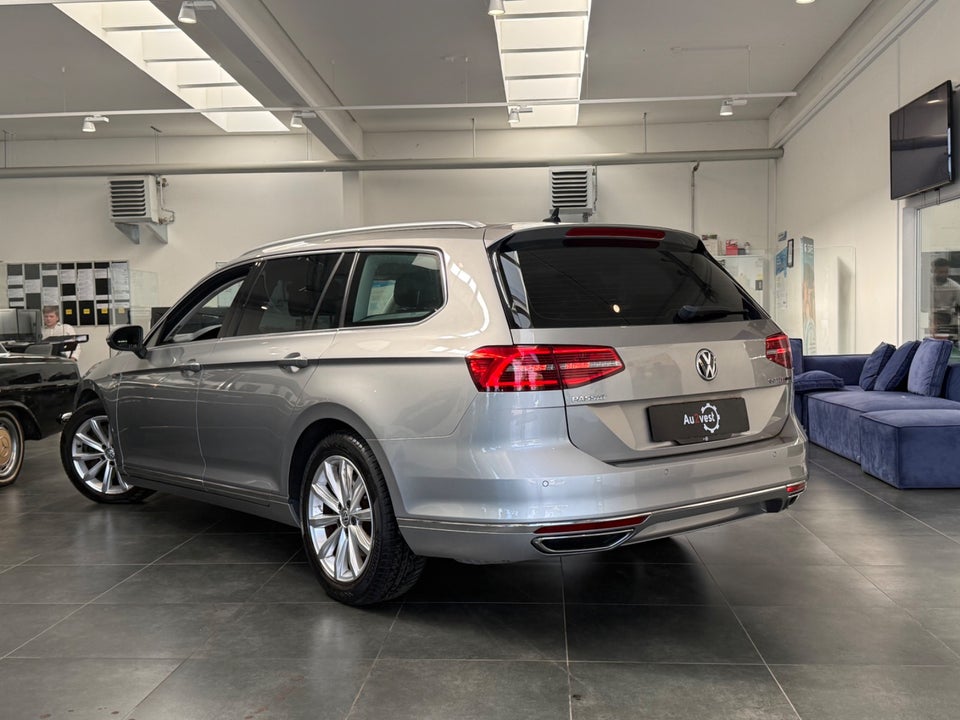 VW Passat 2,0 TDi 240 Highline Variant DSG 4Motion 5d