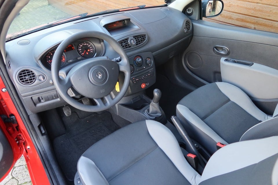 Renault Clio III 1,2 16V Authentique 3d