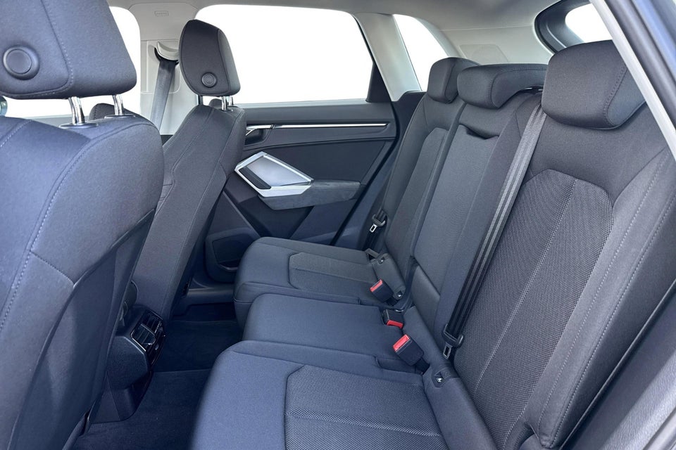 Audi Q3 45 TFSi e Attitude plus S-tr. 5d