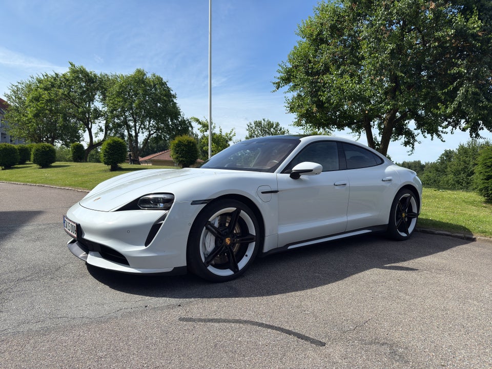 Porsche Taycan Turbo Performance+  4d