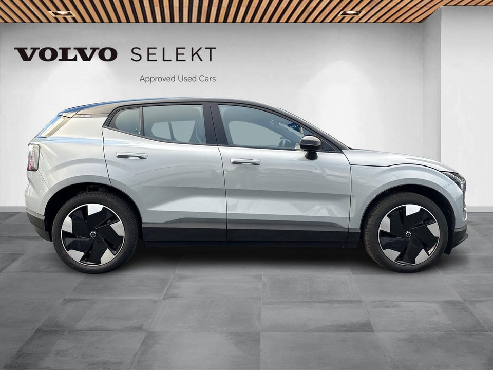 Volvo EX30 Extended Range Plus 5d