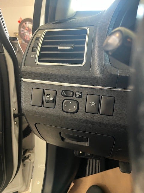 Toyota Avensis 1,8 VVT-i T2 Premium stc. 5d