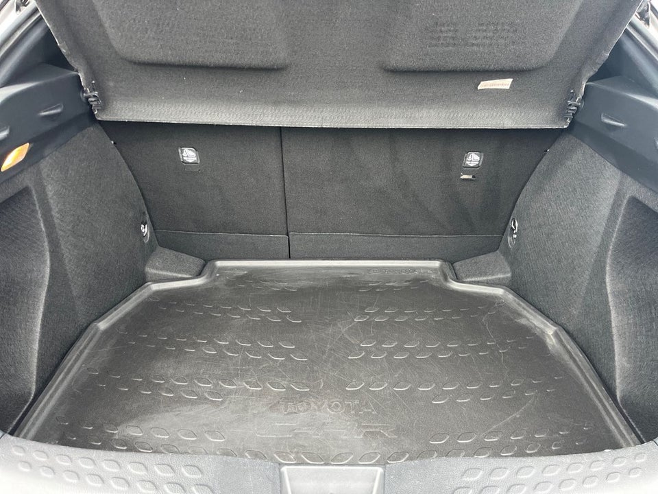 Toyota C-HR 1,8 Hybrid Premium Selected CVT 5d