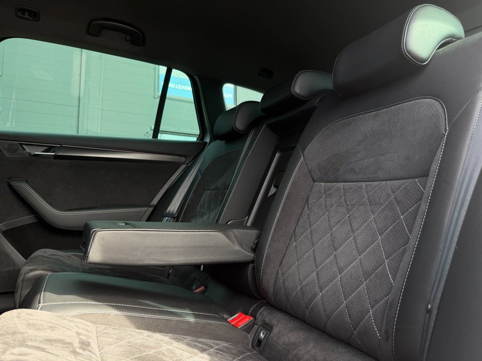 Skoda Superb 1,4 TSi iV Sportline Combi DSG 5d