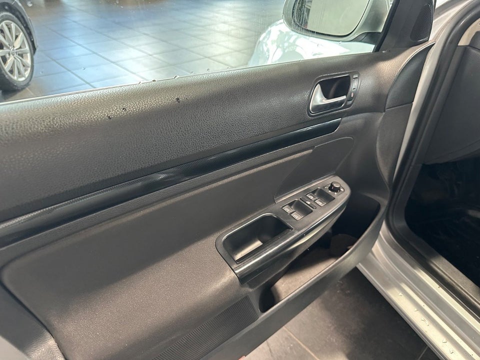 VW Golf VI 2,0 TDi 140 Comfortline Variant Van 5d