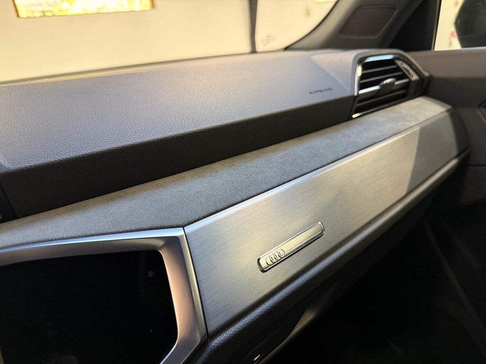 Audi Q3 45 TFSi e S-line S-tr. 5d