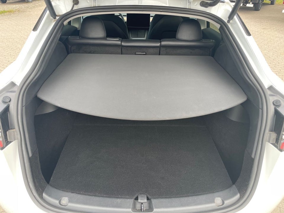 Tesla Model Y Long Range AWD 5d