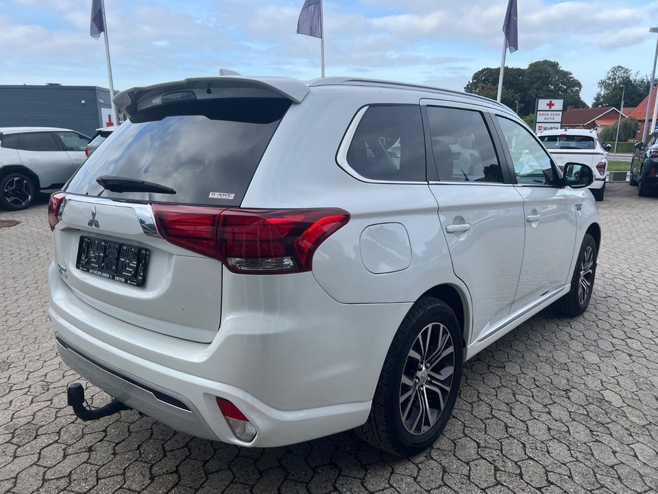 Mitsubishi Outlander 2,4 PHEV Invite+ CVT 4WD 5d