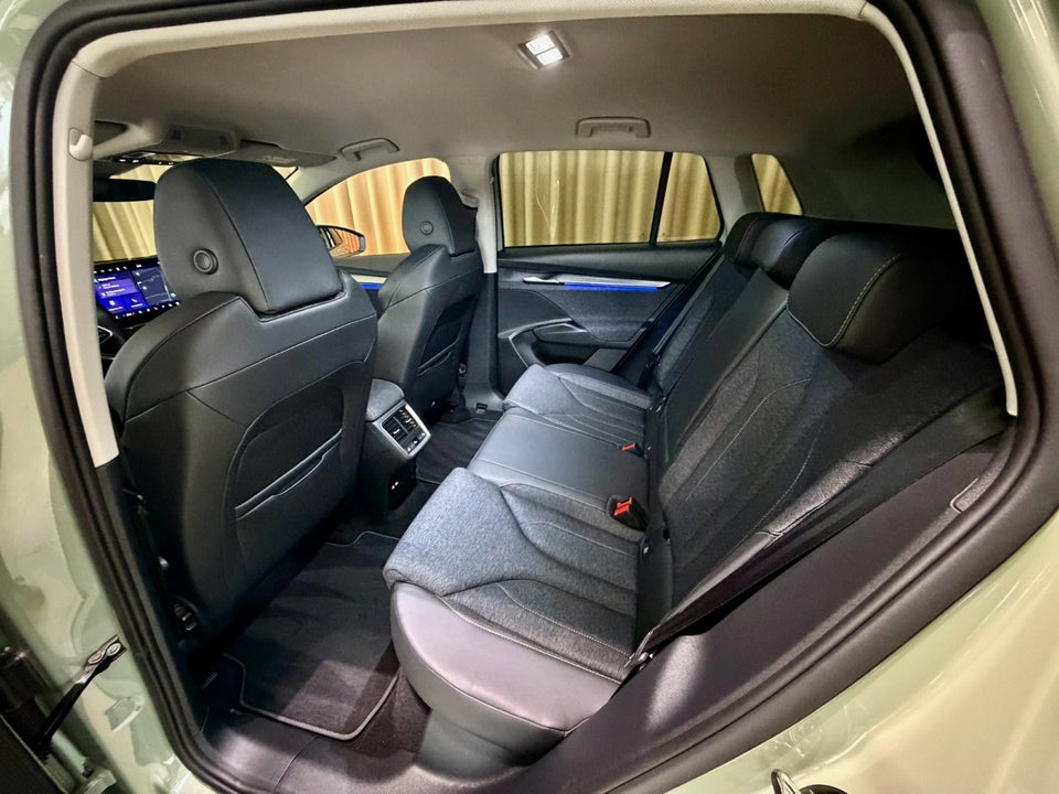 Skoda Elroq 60 iV Loft 5d