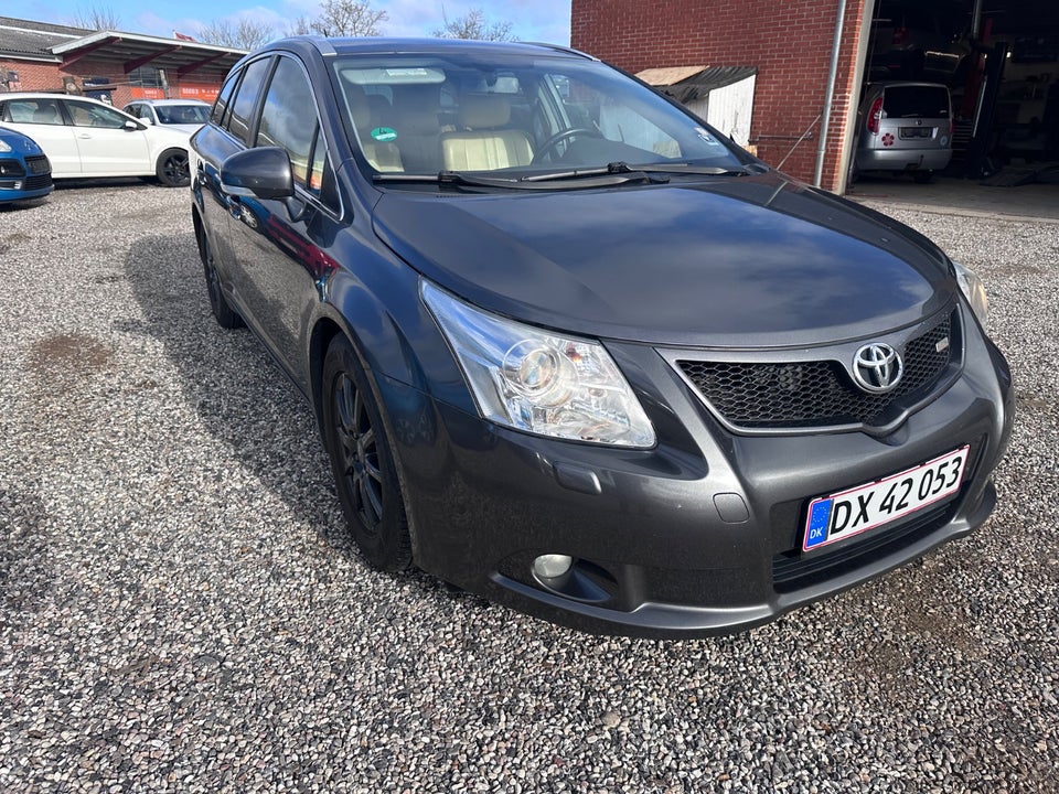 Toyota Avensis 2,0 D-4D Executive stc. 5d