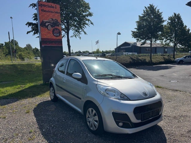 Peugeot 107 1,0 Urban 5d