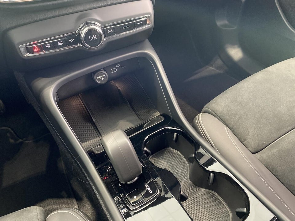 Volvo EX40 Extended Range Black Edition 5d