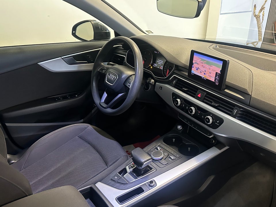 Audi A4 2,0 TDi 150 Avant S-tr. 5d