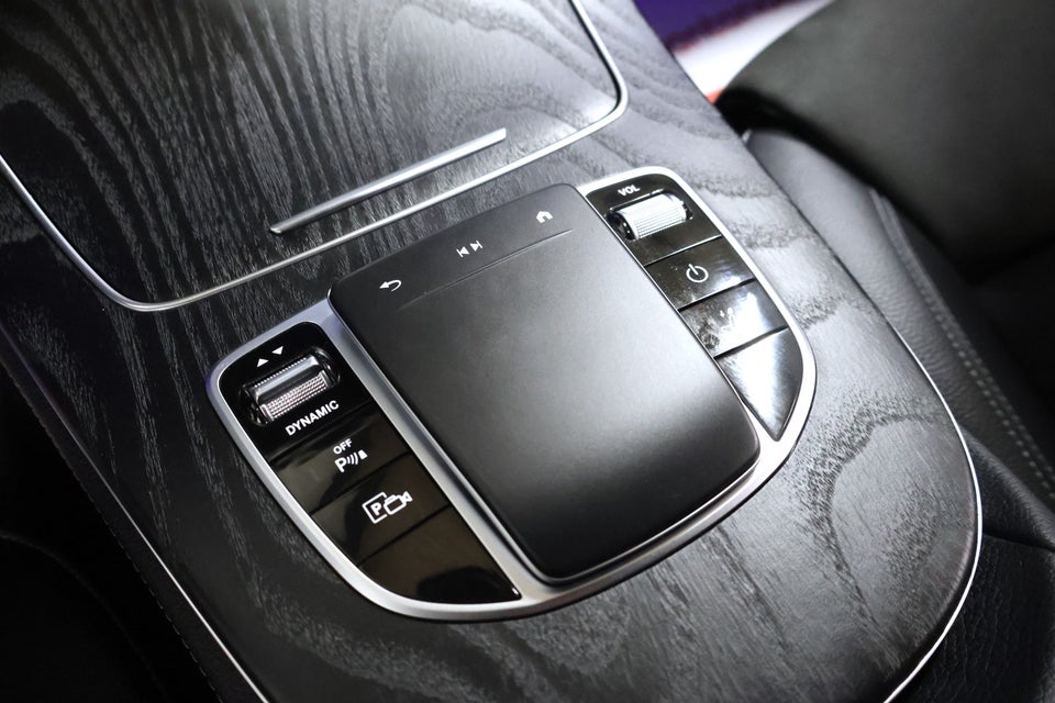 Mercedes E300 de 2,0 AMG Line stc. aut. 4Matic 5d