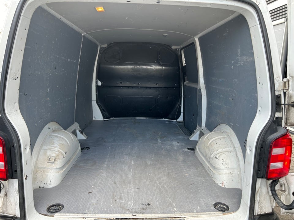 VW Transporter 2,0 TDi 102 Kassevogn lang