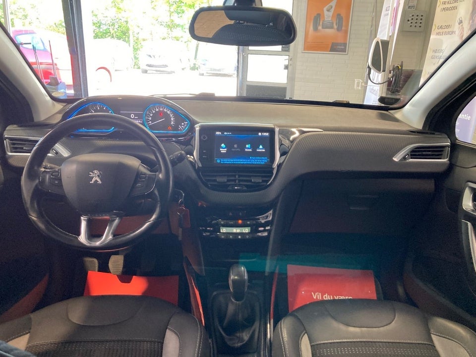 Peugeot 2008 1,2 e-THP 110 Allure Sky 5d