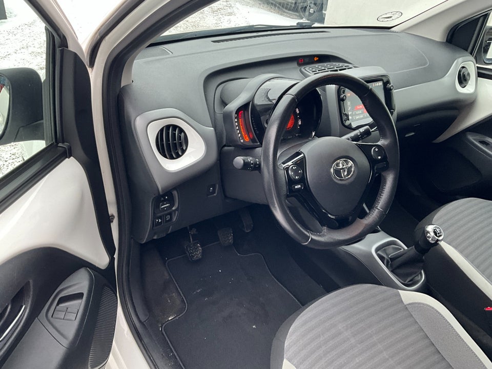 Toyota Aygo 1,0 VVT-i x-pression 5d