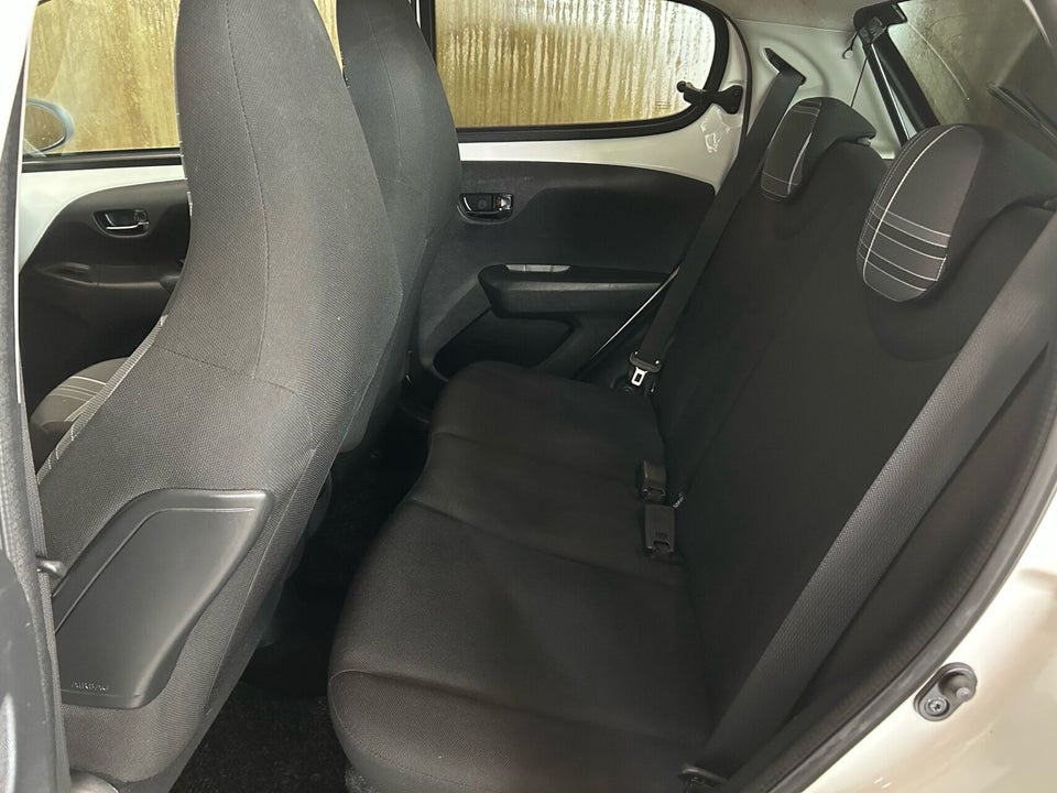 Peugeot 108 1,0 e-VTi 69 White Edition 5d