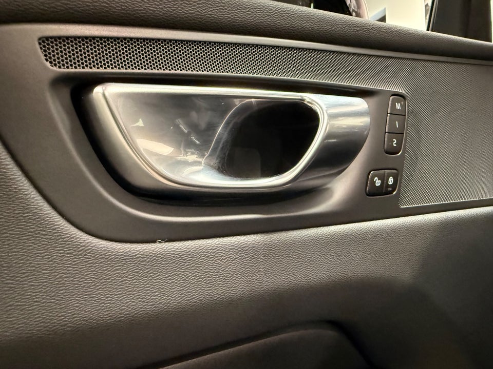 Volvo XC60 2,0 T6 ReCharge Plus Dark aut. AWD 5d