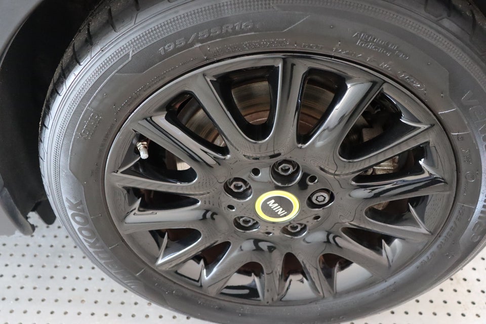 MINI Cooper SE Camden Edition 3d