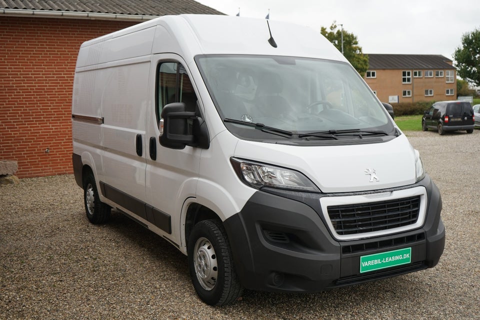 Peugeot Boxer 333 2,2 BlueHDi 140 L2H2 Premium
