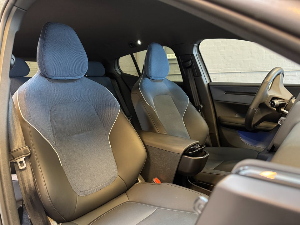 Volvo EX30 Extended Range Plus 5d