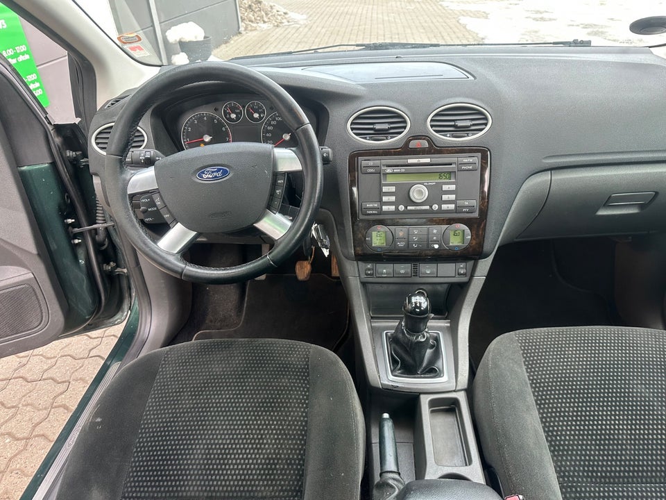 Ford Focus 1,6 Ti-VCT Ghia 5d