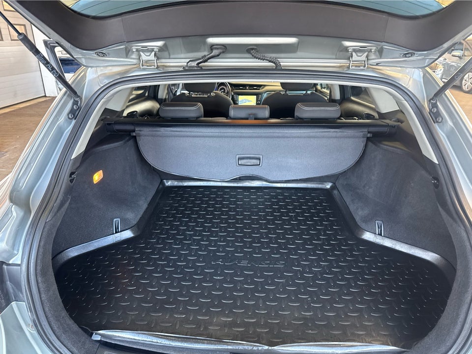 Toyota Avensis 1,8 VVT-i T2 Premium Touring Sports 5d