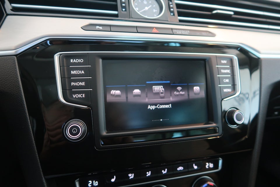 VW Passat 2,0 TDi 240 R-line Variant DSG 4Motion 5d