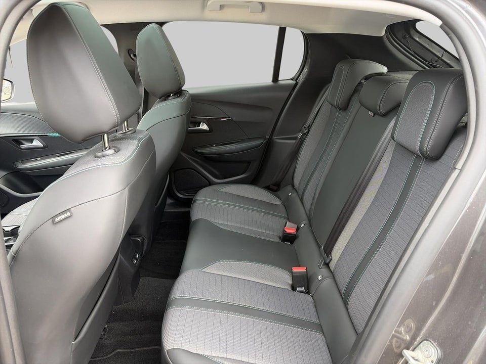 Peugeot 208 1,2 PureTech 100 Allure Sky 5d