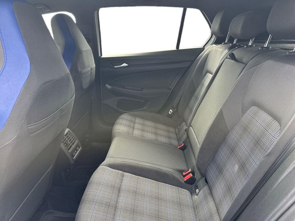VW Golf VIII 1,4 GTE DSG 5d