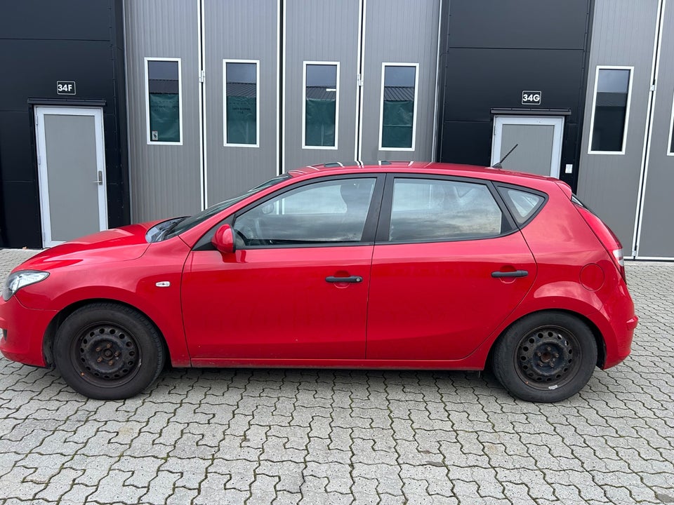 Hyundai i30 1,4 CVVT 109 Classic Sun 5d