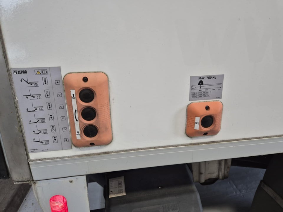 MAN TGE 2,0 3.180 Kølebox m/lift L4 aut. FWD