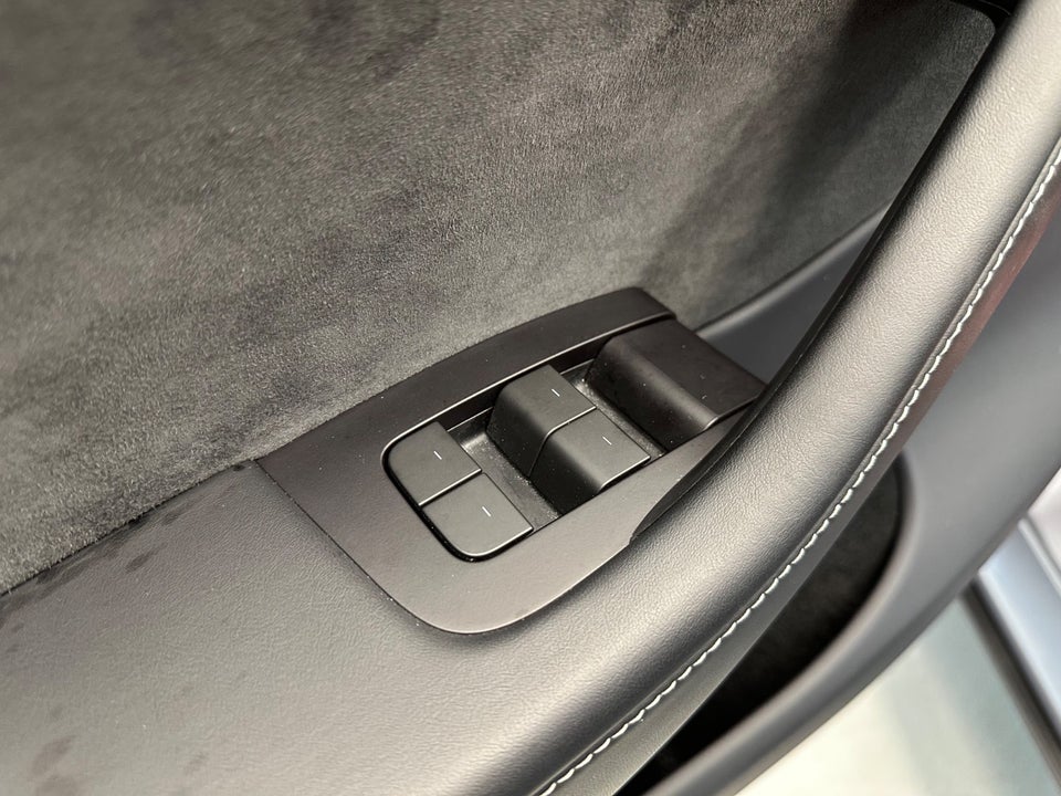 Tesla Model Y Long Range AWD 5d