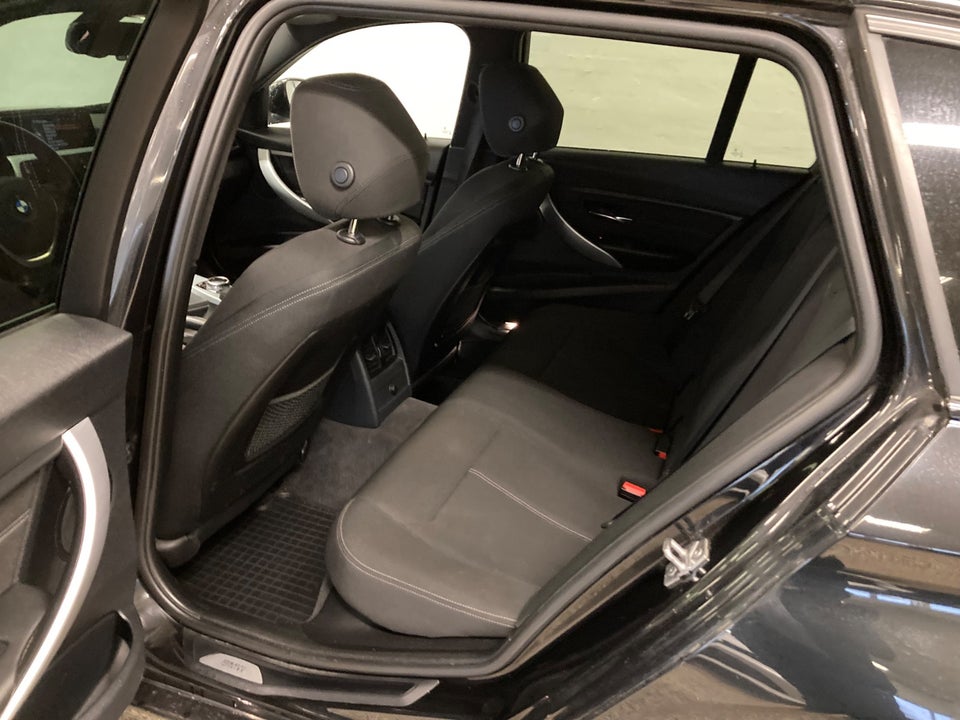 BMW 330d 3,0 Touring Sport Line aut. 5d