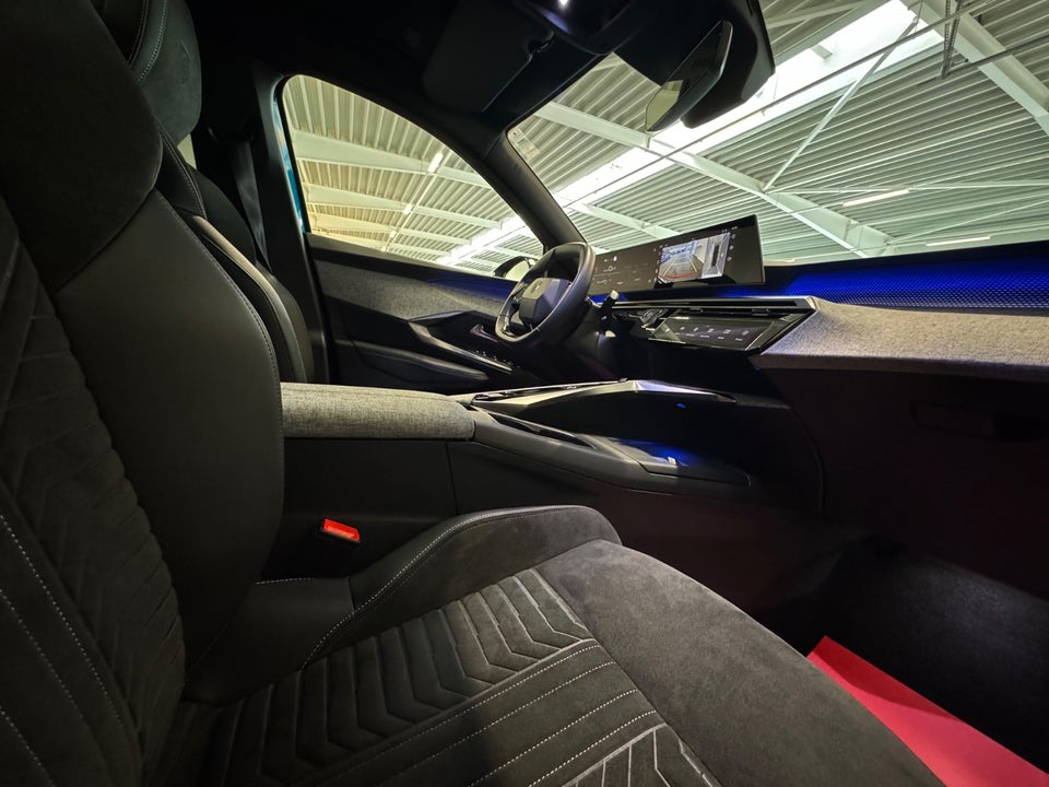 Peugeot e-3008 77 GT Pack 5d