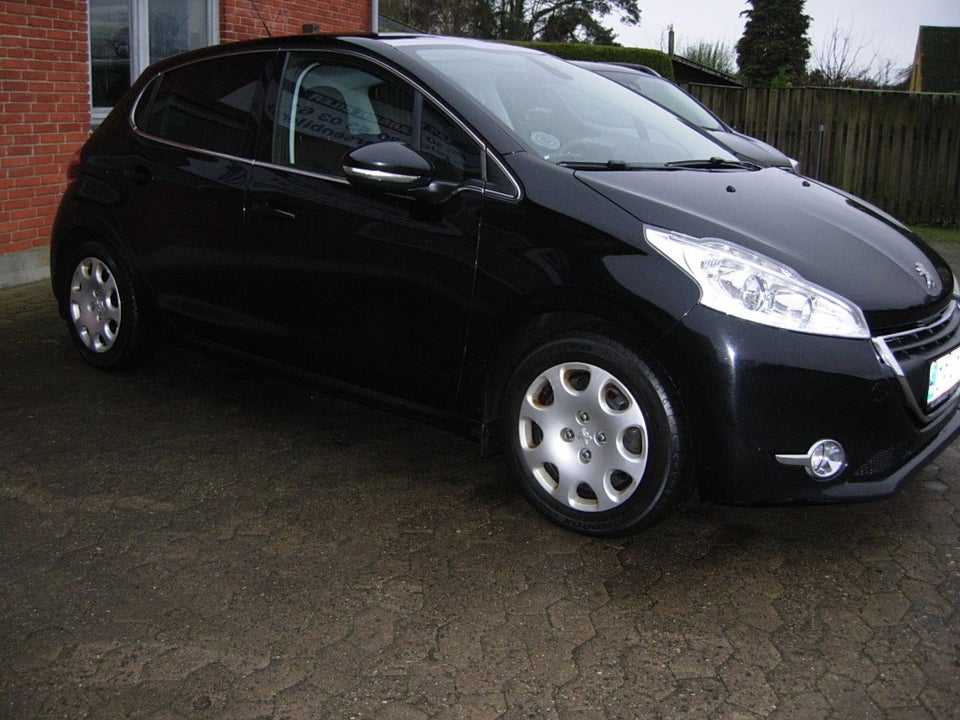 Peugeot 208 1,2 e-THP 110 Allure 5d
