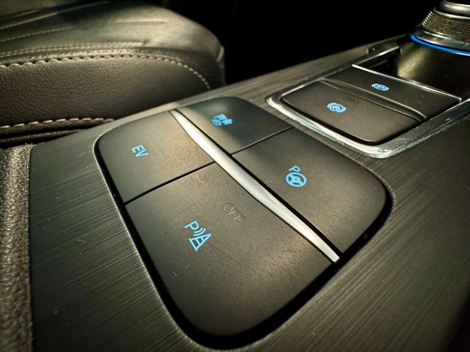 Ford Kuga 2,5 PHEV Vignale CVT 5d