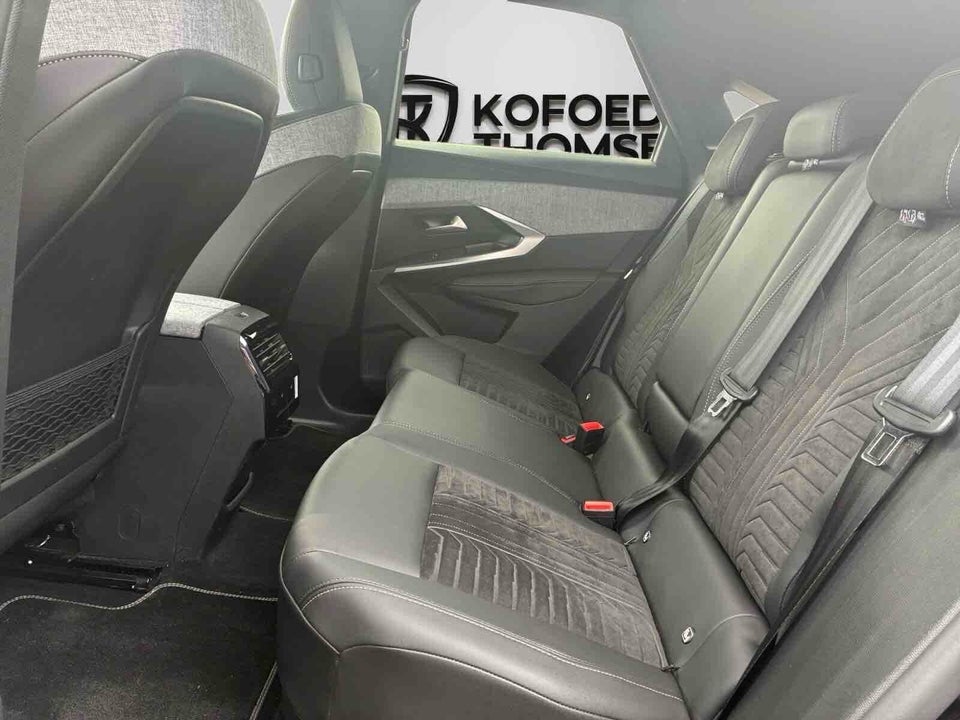 Peugeot e-3008 77 GT 5d