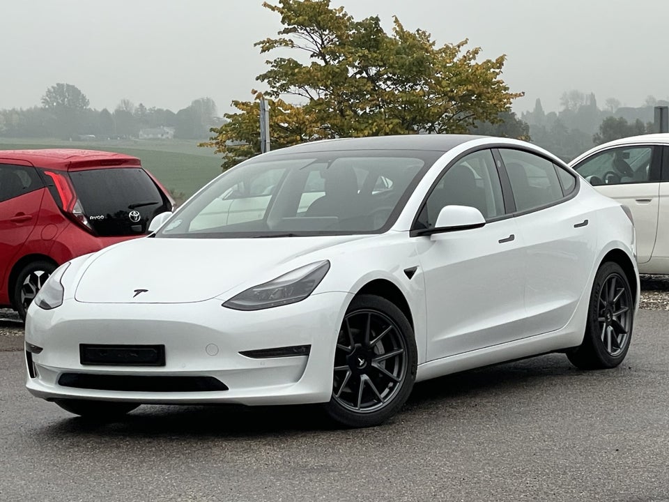 Tesla Model 3 Long Range AWD 4d