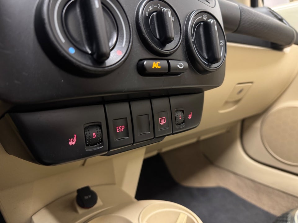 VW New Beetle 1,6 Trendline Cabriolet 2d